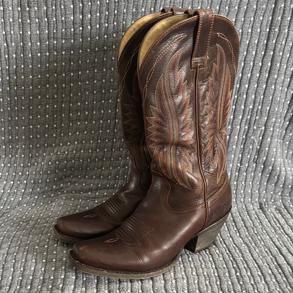 ✨SOLD ✨Ariat Women's Circuit Salem Western Boots - Picture 1 of 14